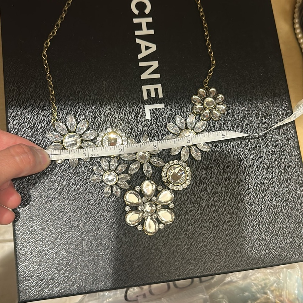 Flower gunmetal stone statement necklace - Picture 11 of 15